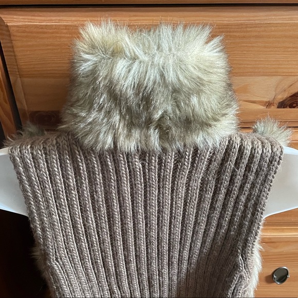 Kenar Faux Fur & Cable Knit Zip Front Vest - Picture 9 of 14